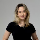 Ashila Moraes als Agatha