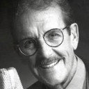 Danny Dark als Easy Street Announcer