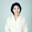 Yang Geum-seok als Kyun-woo's Aunt