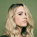 Natalie Hall als Ellie Davis