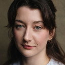 Anna-Kate Golding als Peggy