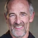 Dave Kenneth MacKinnon als Dr. Andrew Clark