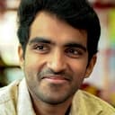 Ravi Shiva Teja als Swami