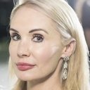 Nicole Butler als Andrea
