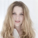 Gabrielle Hersh als Rose