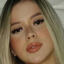 Aline Gomes als Suzana