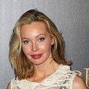 Kimberley Davies als Bettina / Diane