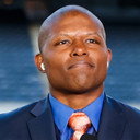Anthony Herron als Host