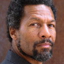 Mike Libanon als Man in soos