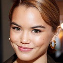 Paris Berelc als Flora Morgan