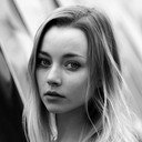 Kamila Urzędowska als Julka