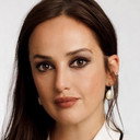 İlkin Tüfekçi als Pelin Serter