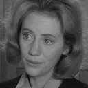 Pascale de Boysson als Mrs. Clare