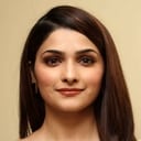 Prachi Desai als Sakshi Shroff