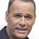 Carlos Lozano als Mario
