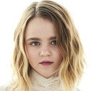 Megan Stott als Izzy Richardson