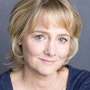 Carolyn Crotty als Miss Stella Adler