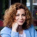 Rozina Kostani als Fiona