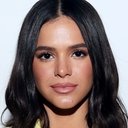 Bruna Marquezine als Jenny Kord