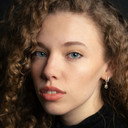 Emily Marszalek als Riley