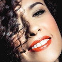 La Yegros als Chanteuse