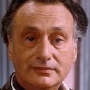 Paul Eddington als Rev Leonard Clement