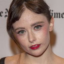 Suzanna Son als Megan Rogers