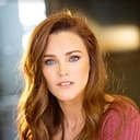 Mackenzie Augustin als Female PA