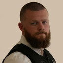 Luke Peacock als Enforcement Agent