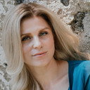 Amanda K. Morales als Mrs. Hooper
