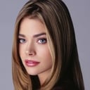 Denise Richards als Carla, the Real Friendly One