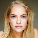 Melina Vidler als Shay Turner