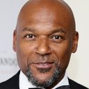 Colin Salmon als James