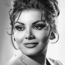 Mine Mutlu als Perihan