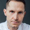 Michael Koras als Bartender