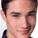 Tristan Decker als Riley