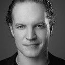 Aneurin Pascoe als John Hepburn