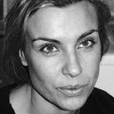 Jenny Lindroth als Emily, 'Em'