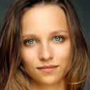 Molly Windsor als The Pale Girl