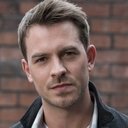 Ashley Taylor Dawson als Dr Desmond