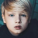 Lewis Bauer als Viktor as Child