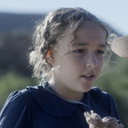 Leah Lindeque als Karolina