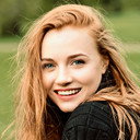 Harriet Slater als Clara Trenchard