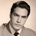 Gustavo Rojo als Tiko, Mara's Fiancé