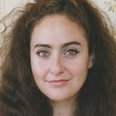 Catherine Cohen als Self