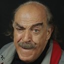 Silvio Spaccesi als Uncle Priest