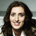 Jessica Knappett als Mrs Burton