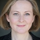 Lucy Robinson als Ursula