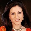 Kishori Shahane als Bima, Sarman's Aunt