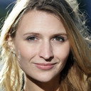 Maléna Perrot als Store Saleswoman